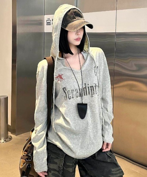 Sibra（シブラ）の「ヴィンテージロゴプリント フード付き長袖トップス（Tシャツ/カットソー・レディース・グレー・M）」の6枚目の写真