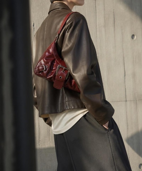 Burner(バーナー)の「【Leathen Leather(レーセンレザー)】ダメージ加工 バイカラー脇下ショルダーバッグ lea-shbag-32-13(ショルダーバッグ・レディース・レッド/ブラック・FREE)」の1枚目の写真