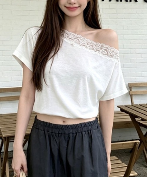 Songe（ソンジュ）の「レース付きワンショルダー半袖トップス（Tシャツ/カットソー・レディース・ホワイト/ブラック・M/L）」の3枚目の写真
