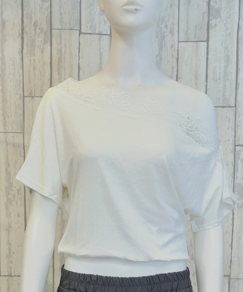 Songe（ソンジュ）の「レース付きワンショルダー半袖トップス（Tシャツ/カットソー・レディース・ホワイト/ブラック・M/L）」の12枚目の写真
