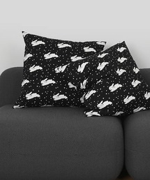 kittybunnypony（キティバニーポニー）の「Snow Bunnies Cushion Cover（クッション/クッションカバー）」
