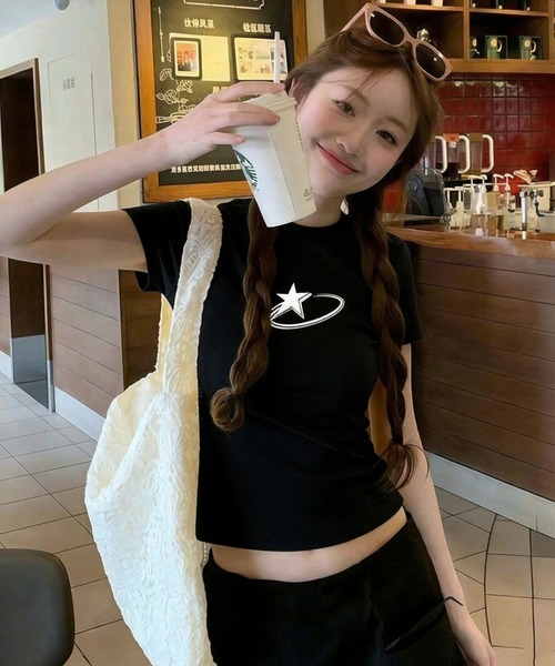 FREE STYLISTS(フリー スタイリスト)の「ギャル 韓国風Y2K 星空プリント 半袖Tシャツ レディース 秋冬 インナー(Tシャツ/カットソー・レディース・ブラック・M)」の3枚目の写真