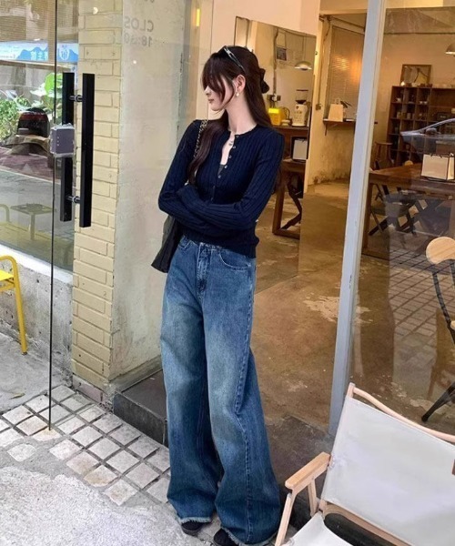 Teem Store(チームストア)の「フロント多連ボタン ワイドリブタイトニットカーディガン(カーディガン/ボレロ・レディース・ネイビー/ボルドー/アイボリー・M)」の8枚目の写真