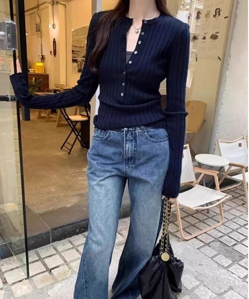 Teem Store(チームストア)の「フロント多連ボタン ワイドリブタイトニットカーディガン(カーディガン/ボレロ・レディース・ネイビー/ボルドー/アイボリー・M)」の7枚目の写真
