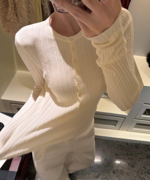 Teem Store(チームストア)の「フロント多連ボタン ワイドリブタイトニットカーディガン(カーディガン/ボレロ・レディース・ネイビー/ボルドー/アイボリー・M)」の11枚目の写真