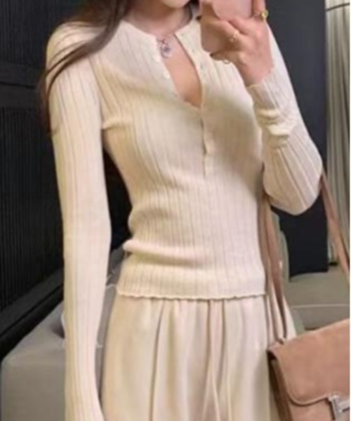 Teem Store(チームストア)の「フロント多連ボタン ワイドリブタイトニットカーディガン(カーディガン/ボレロ・レディース・ネイビー/ボルドー/アイボリー・M)」の12枚目の写真