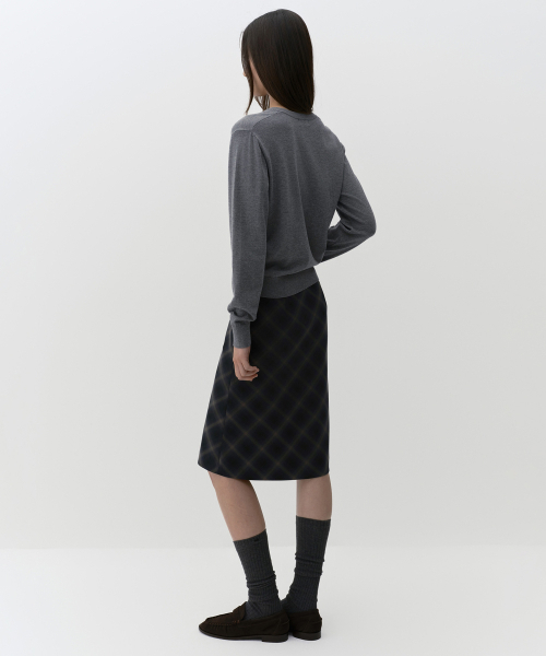 MUSINSA STANDARD WOMAN（ムシンサスタンダードウーマン）の「ウィメンズオンブレチェックニーレングススカート[グレー]（スカート・レディース・その他・X-SMALL/SMALL/MEDIUM/LARGE）」の4枚目の写真