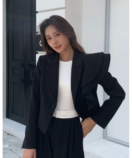 BIRTHDAY BASH(バースデイバッシュ)の「TEAGAN ASYMMETRY FRILL JACKET(ティーガンアシンメトリーフリルジャケット)(テーラードジャケット・レディース・ブラック・S/M)」の3枚目の写真