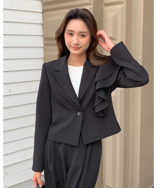 BIRTHDAY BASH(バースデイバッシュ)の「TEAGAN ASYMMETRY FRILL JACKET(ティーガンアシンメトリーフリルジャケット)(テーラードジャケット・レディース・ブラック・S/M)」の2枚目の写真