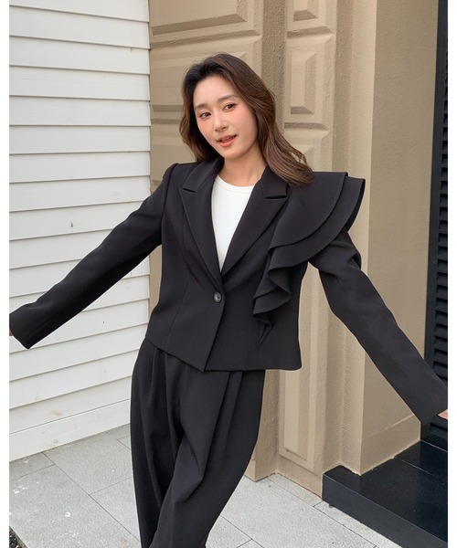 BIRTHDAY BASH(バースデイバッシュ)の「TEAGAN ASYMMETRY FRILL JACKET(ティーガンアシンメトリーフリルジャケット)(テーラードジャケット・レディース・ブラック・S/M)」の16枚目の写真
