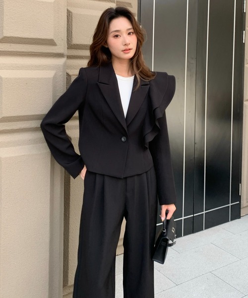 BIRTHDAY BASH(バースデイバッシュ)の「TEAGAN ASYMMETRY FRILL JACKET(ティーガンアシンメトリーフリルジャケット)(テーラードジャケット・レディース・ブラック・S/M)」の11枚目の写真