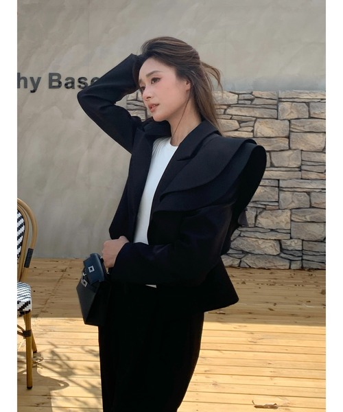BIRTHDAY BASH(バースデイバッシュ)の「TEAGAN ASYMMETRY FRILL JACKET(ティーガンアシンメトリーフリルジャケット)(テーラードジャケット・レディース・ブラック・S/M)」の19枚目の写真