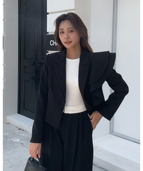BIRTHDAY BASH(バースデイバッシュ)の「TEAGAN ASYMMETRY FRILL JACKET(ティーガンアシンメトリーフリルジャケット)(テーラードジャケット・レディース・ブラック・S/M)」の20枚目の写真