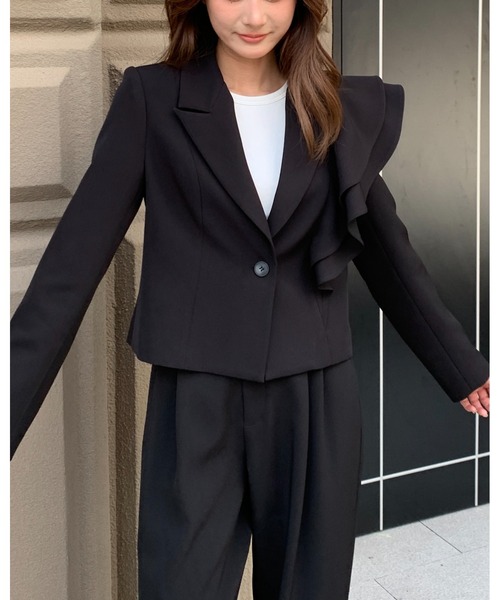 BIRTHDAY BASH(バースデイバッシュ)の「TEAGAN ASYMMETRY FRILL JACKET(ティーガンアシンメトリーフリルジャケット)(テーラードジャケット・レディース・ブラック・S/M)」の22枚目の写真