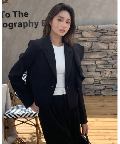 BIRTHDAY BASH(バースデイバッシュ)の「TEAGAN ASYMMETRY FRILL JACKET(ティーガンアシンメトリーフリルジャケット)(テーラードジャケット・レディース・ブラック・S/M)」の8枚目の写真