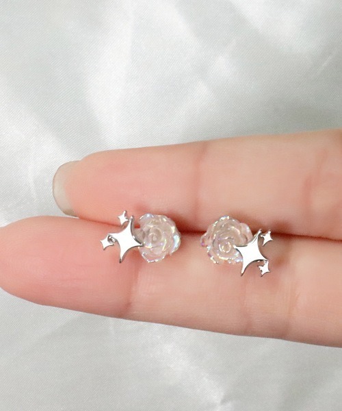 ARCHIVER(アーカイバ)の「【Bz】カラーローズモチーフスターダストペアピアス(MA/EK172)(ピアス(両耳用)・レディース・ホワイト/ブラック/ピンク/ブルー・FREE)」の7枚目の写真