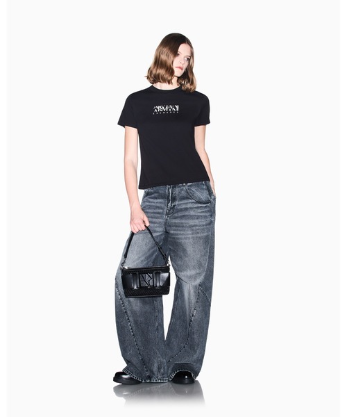 ARMANI EXCHANGE(アルマーニエクスチェンジ)の「【A|X アルマーニ エクスチェンジ】<オンライン限定>AXロゴ 半袖クルーネックTシャツ/REGULAR BOXY(Tシャツ/カットソー・レディース・ホワイト/ブラック・MEDIUM/LARGE/X-SMALL/X-LARGE/SMALL)」の3枚目の写真