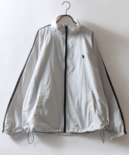 U.S. POLO ASSN.(ユーエスポロアッスン)の「U.S. POLO ASSN./ユーエスポロアッスン 別注 オーバーサイズ ワンポイント刺繍 ブロークコア ナイロンジャケット トラックジャケット ブルゾン(ナイロンジャケット・メンズ・ブラック/グレー/ブラック系その他/ライトグレー・LL/L/M)」の7枚目の写真