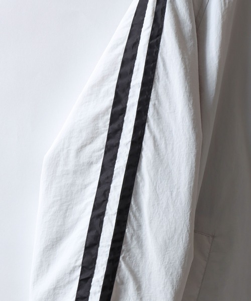 U.S. POLO ASSN.(ユーエスポロアッスン)の「U.S. POLO ASSN./ユーエスポロアッスン 別注 オーバーサイズ ワンポイント刺繍 ブロークコア ナイロンジャケット トラックジャケット ブルゾン(ナイロンジャケット・メンズ・ブラック/グレー/ブラック系その他/ライトグレー・LL/L/M)」の11枚目の写真
