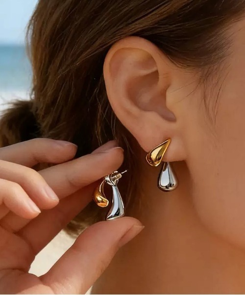 ALWAYS GOOD TIME(オルウェイズグッドタイム)の「ドロップモチーフ メタルピアス / 316Lサージカルステンレス / ゴールド・シルバーカラー(ピアス(両耳用)・レディース・シルバー×ゴールド/シルバー・FREE)」の2枚目の写真