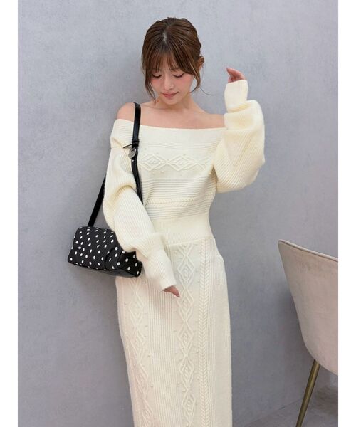 LAGUNAMOON(ラグナムーン)の「ケーブルビジューボートネックミドルニットワンピース(ワンピース・レディース・チャコールグレー/ブルー/アイボリー・SMALL/MEDIUM)」の8枚目の写真