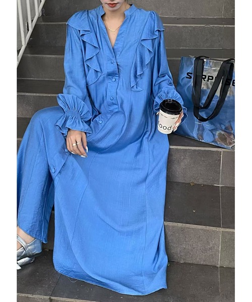FAVORITO（ファヴォリート）の「Vネックシングルブレストワンピース（ワンピース・レディース・ブルー/ブラック/イエロー・F）」の5枚目の写真