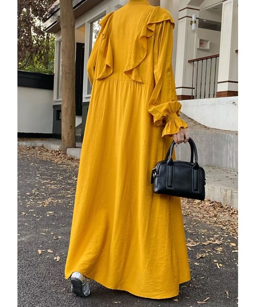 FAVORITO（ファヴォリート）の「Vネックシングルブレストワンピース（ワンピース・レディース・ブルー/ブラック/イエロー・F）」の8枚目の写真