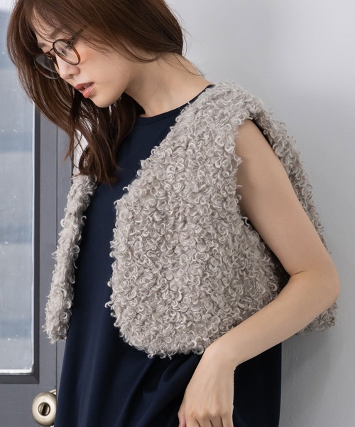 MAISONCOMFY (メゾンコンフィ)の「【プードルファーベスト】秋冬コーデをワンランクアップ(ベスト・レディース・ベージュ/チャコールグレー/ブラウン・FREE)」の21枚目の写真