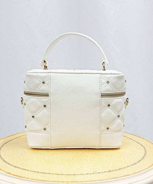 frunco(フランコ)の「【ZOZOTOWN限定】ビジューキルティングバニティバッグ(ショルダーバッグ・レディース・ブラック/ホワイト・FREE)」の8枚目の写真