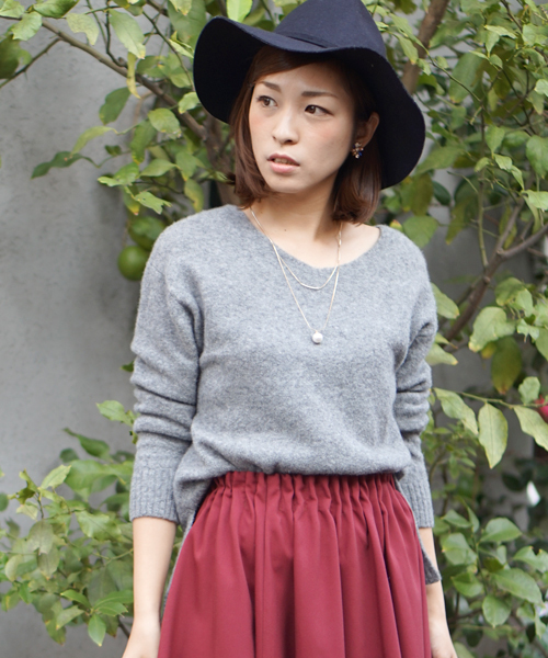 laboratory work(ラボラトリーワーク)の「ヤク ブレンドドロップショルダーニット(ニット/セーター・レディース・グレー/モカ/ボルドー/ピンクベージュ・MEDIUM)」の16枚目の写真