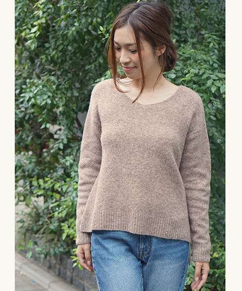 laboratory work(ラボラトリーワーク)の「ヤク ブレンドドロップショルダーニット(ニット/セーター・レディース・グレー/モカ/ボルドー/ピンクベージュ・MEDIUM)」の17枚目の写真