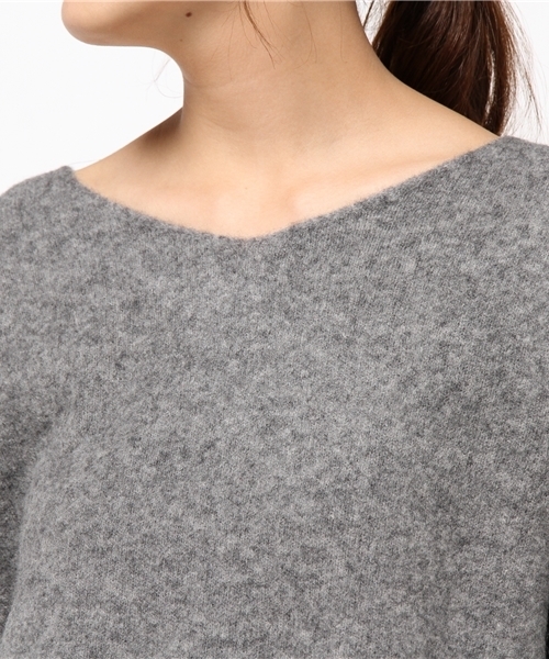 laboratory work(ラボラトリーワーク)の「ヤク ブレンドドロップショルダーニット(ニット/セーター・レディース・グレー/モカ/ボルドー/ピンクベージュ・MEDIUM)」の7枚目の写真