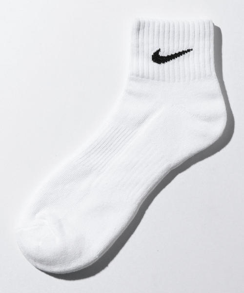 NIKE（ナイキ）の「＜NIKE＞ 3P QUARTER SOCKS/ソックス ：（ソックス/靴下・メンズ・ホワイト・25cm-27cm）」の2枚目の写真