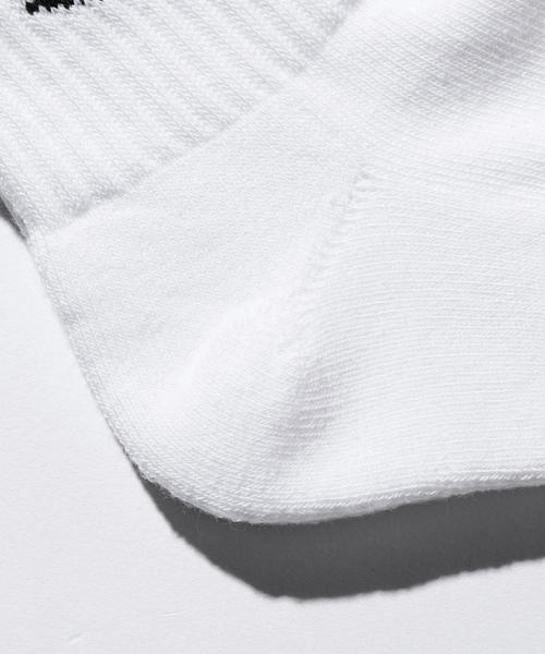 NIKE（ナイキ）の「＜NIKE＞ 3P QUARTER SOCKS/ソックス ：（ソックス/靴下・メンズ・ホワイト・25cm-27cm）」の4枚目の写真
