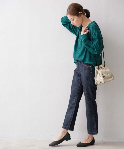 LEPSIM(レプシィム)の「VカットフラットパンプスAW 764212(パンプス・レディース・キャメル/レッド/レオパード/ブラック/ライトベージュ/ネイビー/ブラウン系その他・SMALL/LARGE/MEDIUM)」の9枚目の写真