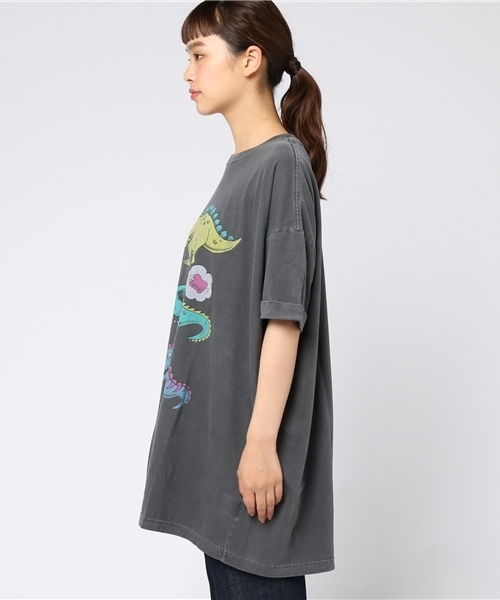 Candy Stripper(キャンディストリッパー)の「BUBBLE OVER DINOSAUR BIG BIG TEE(Tシャツ/カットソー・レディース・オフホワイト/チャコール・2)」の4枚目の写真