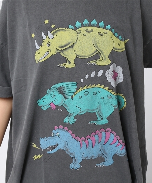 Candy Stripper(キャンディストリッパー)の「BUBBLE OVER DINOSAUR BIG BIG TEE(Tシャツ/カットソー・レディース・オフホワイト/チャコール・2)」の8枚目の写真
