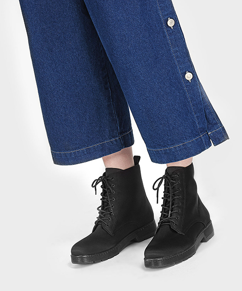 CHARLES & KEITH(チャールズ & キース)の「レースアップアンクルブーツ / LACE-UP ANKLE BOOTS(ブーツ・レディース・ブラック/パープル・22.5cm/23.5cm/23cm/24.5cm/25cm)」の14枚目の写真