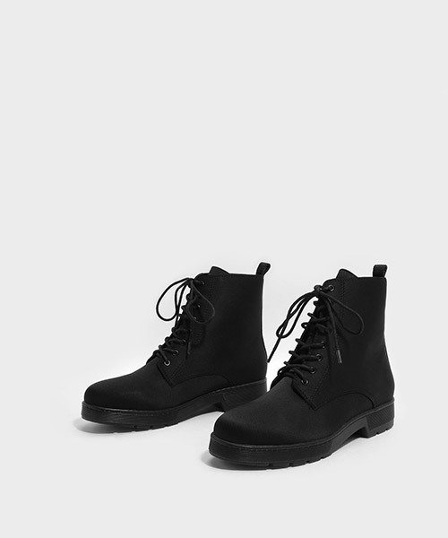 CHARLES & KEITH(チャールズ & キース)の「レースアップアンクルブーツ / LACE-UP ANKLE BOOTS(ブーツ・レディース・ブラック/パープル・22.5cm/23.5cm/23cm/24.5cm/25cm)」の13枚目の写真