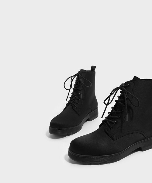 CHARLES & KEITH(チャールズ & キース)の「レースアップアンクルブーツ / LACE-UP ANKLE BOOTS(ブーツ・レディース・ブラック/パープル・22.5cm/23.5cm/23cm/24.5cm/25cm)」の12枚目の写真