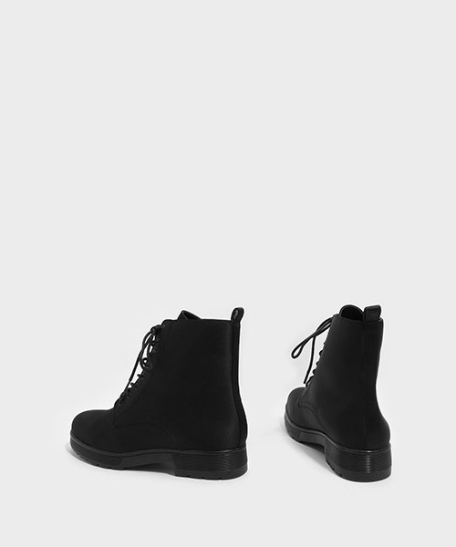 CHARLES & KEITH(チャールズ & キース)の「レースアップアンクルブーツ / LACE-UP ANKLE BOOTS(ブーツ・レディース・ブラック/パープル・22.5cm/23.5cm/23cm/24.5cm/25cm)」の11枚目の写真