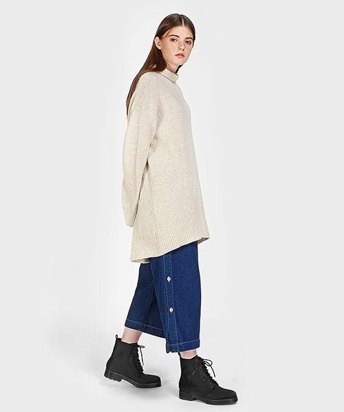 CHARLES & KEITH(チャールズ & キース)の「レースアップアンクルブーツ / LACE-UP ANKLE BOOTS(ブーツ・レディース・ブラック/パープル・22.5cm/23.5cm/23cm/24.5cm/25cm)」の10枚目の写真
