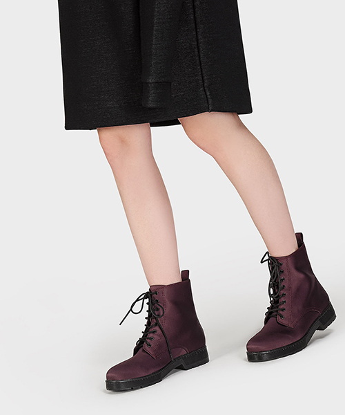 CHARLES & KEITH(チャールズ & キース)の「レースアップアンクルブーツ / LACE-UP ANKLE BOOTS(ブーツ・レディース・ブラック/パープル・22.5cm/23.5cm/23cm/24.5cm/25cm)」の8枚目の写真