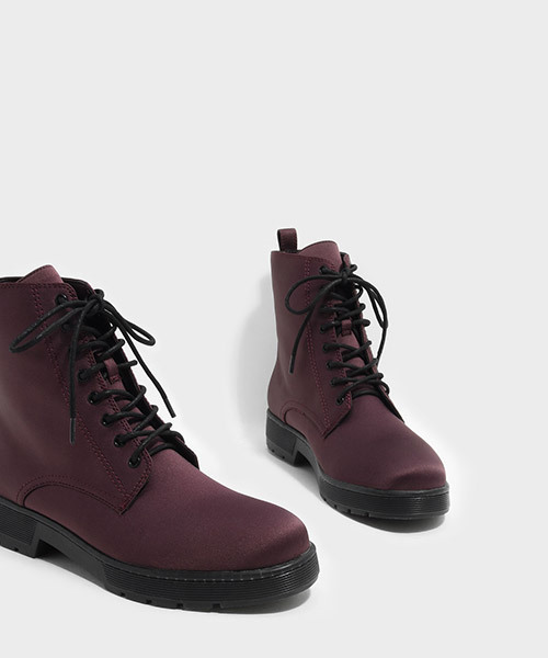 CHARLES & KEITH(チャールズ & キース)の「レースアップアンクルブーツ / LACE-UP ANKLE BOOTS(ブーツ・レディース・ブラック/パープル・22.5cm/23.5cm/23cm/24.5cm/25cm)」の6枚目の写真