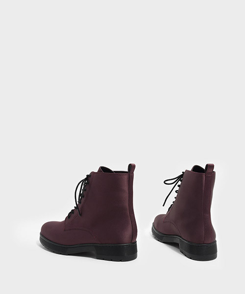 CHARLES & KEITH(チャールズ & キース)の「レースアップアンクルブーツ / LACE-UP ANKLE BOOTS(ブーツ・レディース・ブラック/パープル・22.5cm/23.5cm/23cm/24.5cm/25cm)」の5枚目の写真