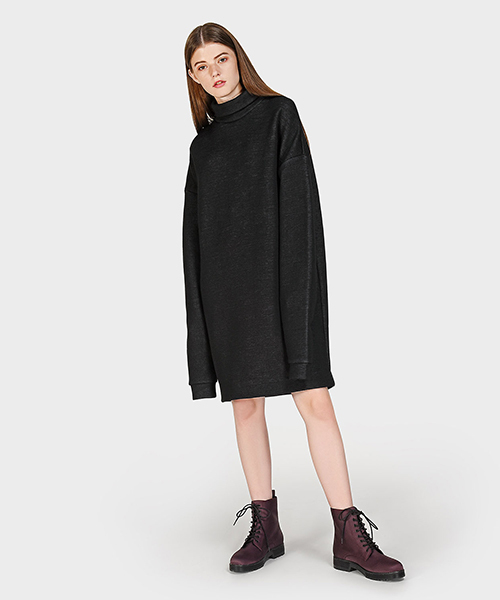 CHARLES & KEITH(チャールズ & キース)の「レースアップアンクルブーツ / LACE-UP ANKLE BOOTS(ブーツ・レディース・ブラック/パープル・22.5cm/23.5cm/23cm/24.5cm/25cm)」の4枚目の写真