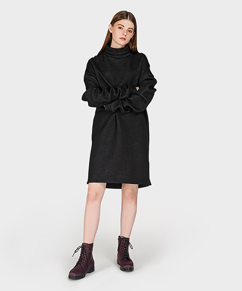 CHARLES & KEITH(チャールズ & キース)の「レースアップアンクルブーツ / LACE-UP ANKLE BOOTS(ブーツ・レディース・ブラック/パープル・22.5cm/23.5cm/23cm/24.5cm/25cm)」の3枚目の写真