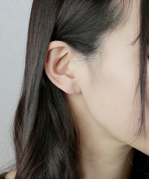 Jewel closet by L&Co.(ジュエルクローゼットバイエルアンドコー)の「K18 ダイヤモンド ピアス(ピアス(両耳用)・レディース・ゴールド・FREE)」の3枚目の写真