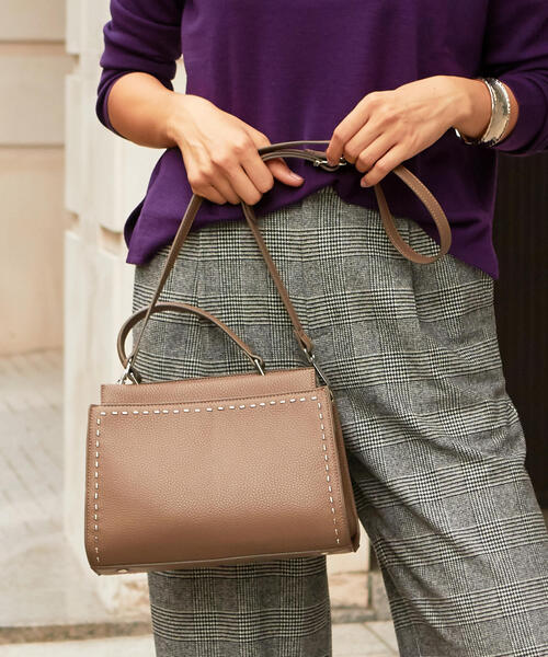 BEAUTY&YOUTH UNITED ARROWS(ビューティーアンドユースユナイテッドアローズ)の「BY∴ ラインスタッズボストンバッグ -2WAY- о(ボストンバッグ・レディース・モカ/ブラック/ダークグリーン/オフホワイト/ベージュ/ナチュラル/ブラウン/その他1/ライム・FREE)」の4枚目の写真