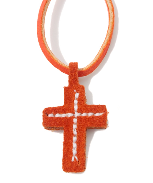 BEAMS BOY（ビームスボーイ）の「ANGLO LEATHERCRAFT / スエードネックレス（ネックレス・レディース・ベージュ/オレンジ/イエロー/ネイビー・ONE SIZE）」の4枚目の写真